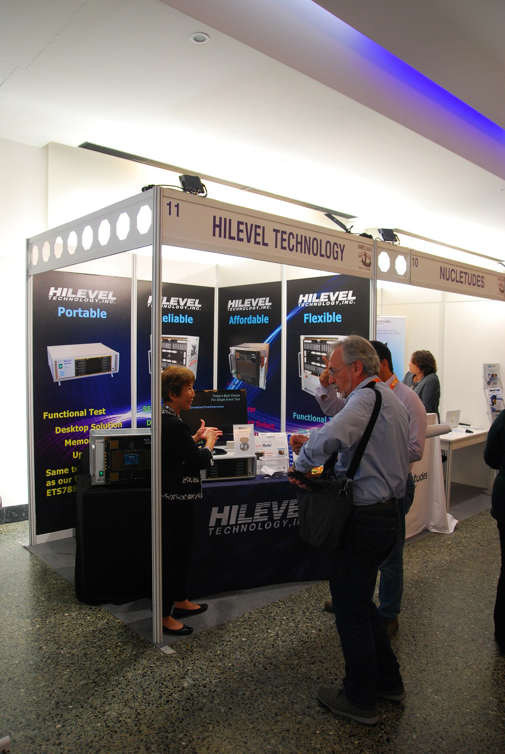 Hilevel booth 1